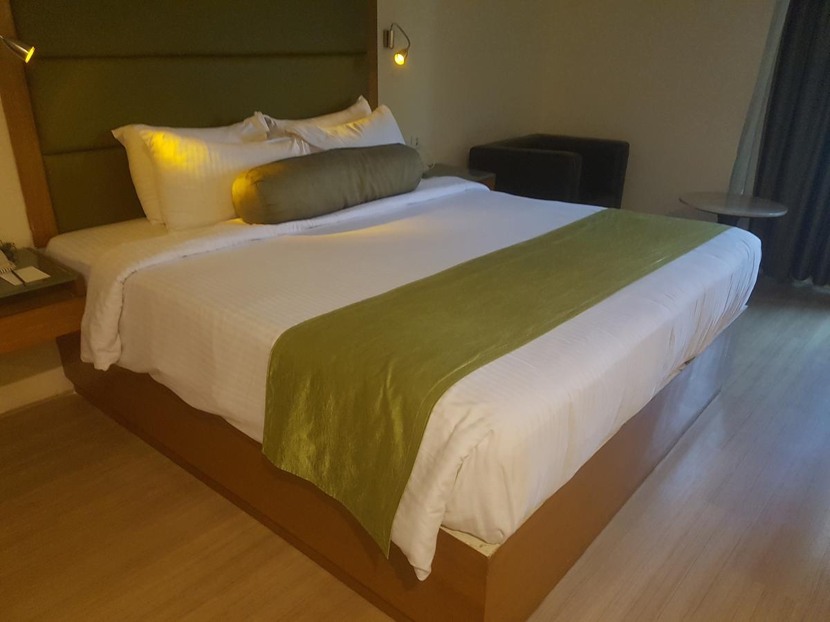 Peerless Hotel Haidarábád Kültér fotó