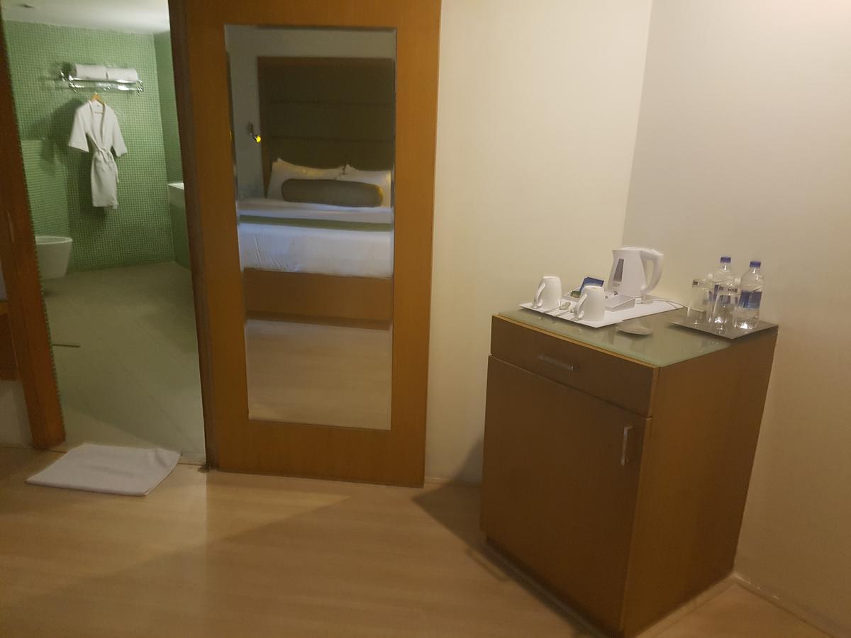 Peerless Hotel Haidarábád Kültér fotó